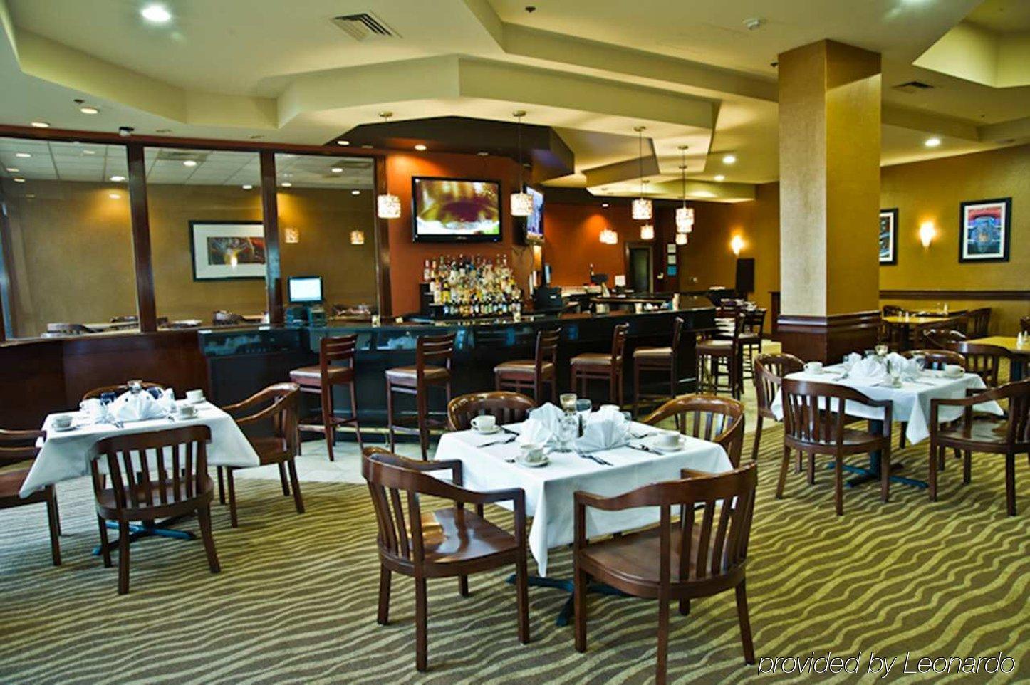 Ramada By Wyndham Southfield Hotel Restoran gambar